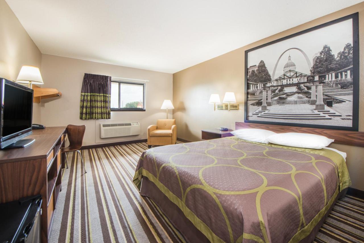 Queen Room - Smoking at Super 8 by Wyndham Nevada