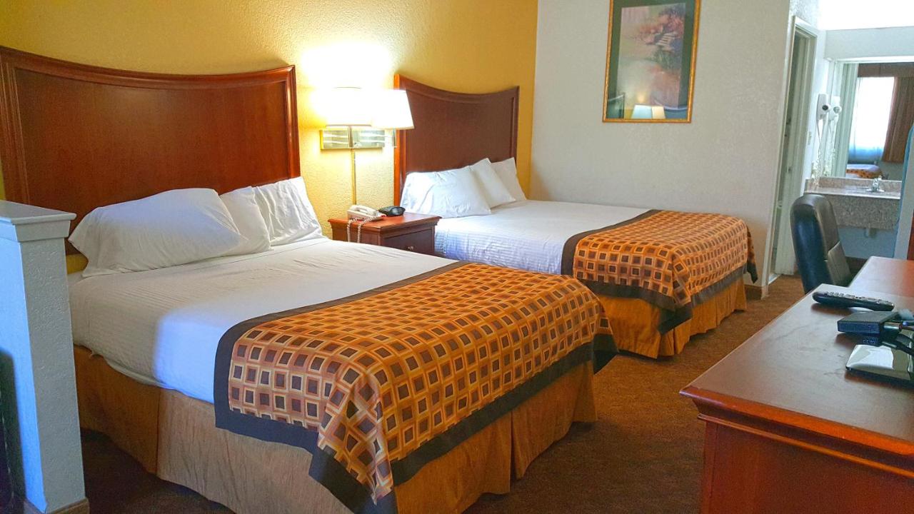 Suite at Motel 6 Fort Worth, TX – I-35 & I-20