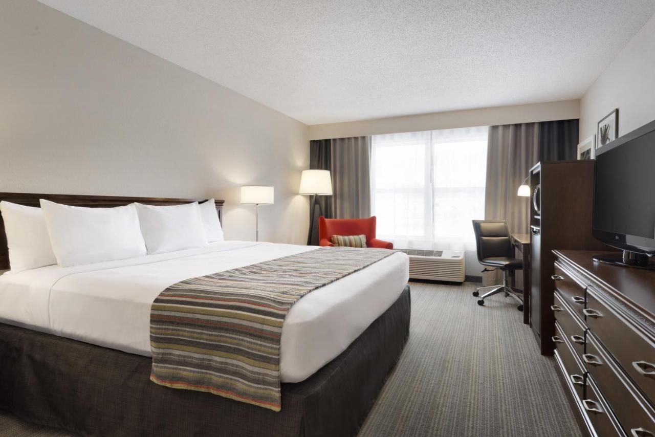 King Room - Disability Access/Non-Smoking at Country Inn & Suites by Radisson, Houghton, MI