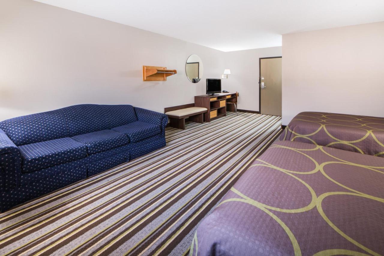 Deluxe King Suite at Super 8 by Wyndham Nevada