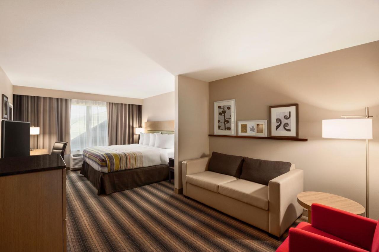King Studio with Sofa Bed - Disability Access at Country Inn & Suites by Radisson, Houghton, MI
