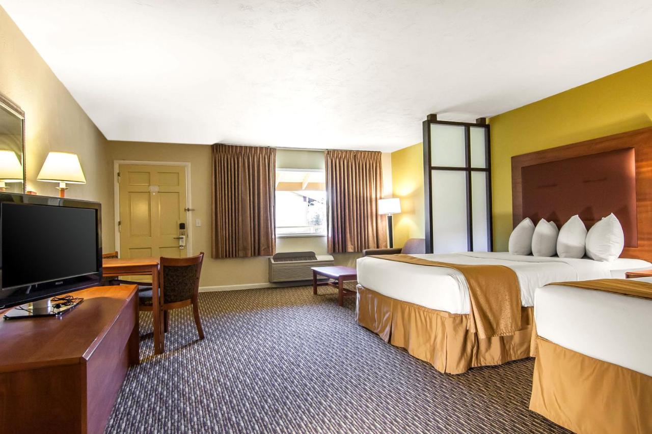 Queen Suite with Two Queen Beds - Non-Smoking at Quality Inn & Suites at Coos Bay