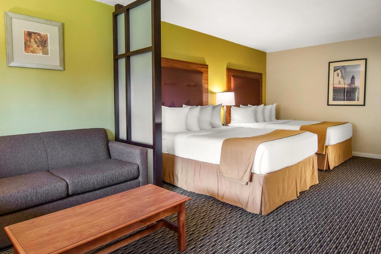 Queen Suite with Two Queen Beds - Non-Smoking at Quality Inn & Suites at Coos Bay