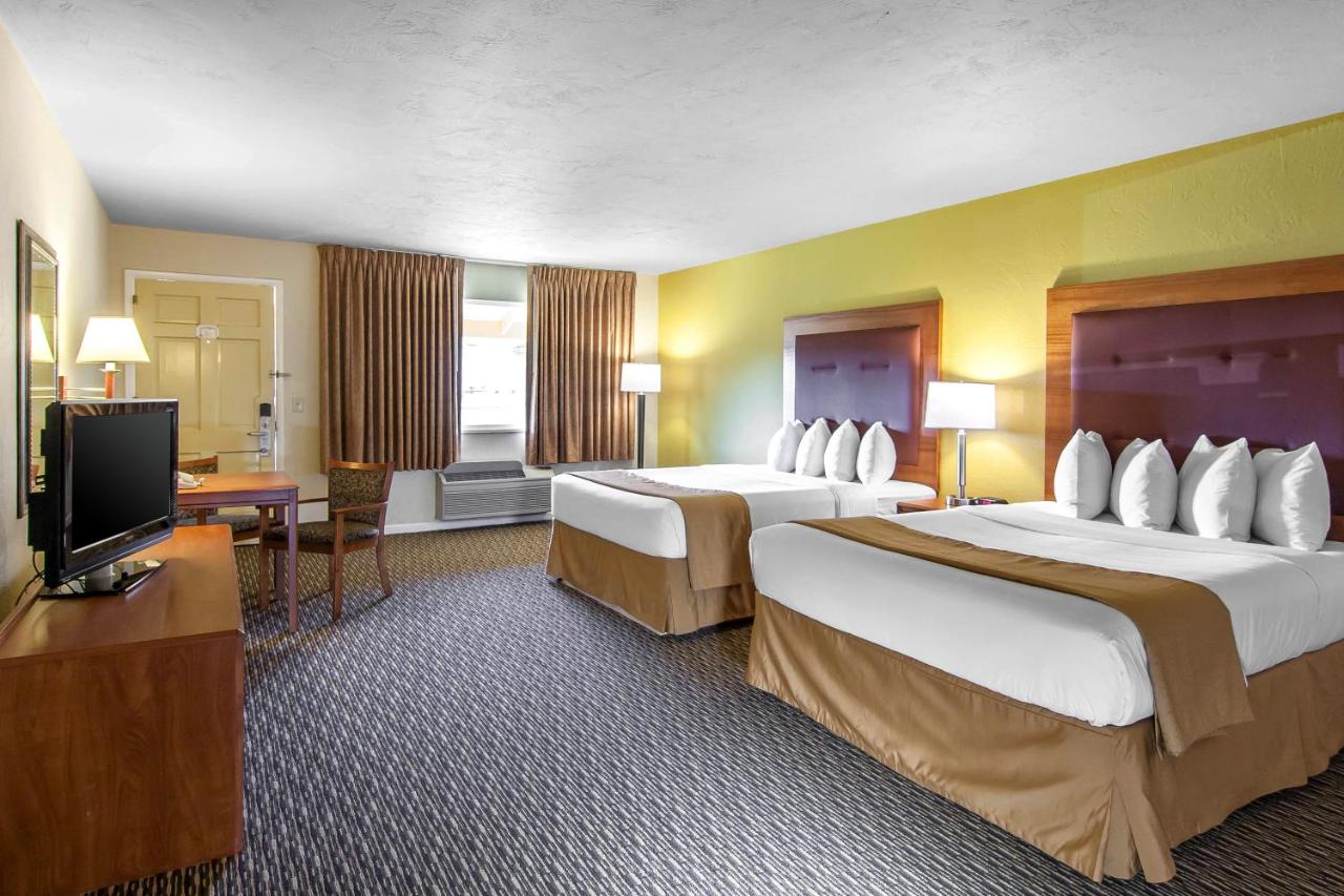 Queen Room with Two Queen Beds - Non-Smoking at Quality Inn & Suites at Coos Bay
