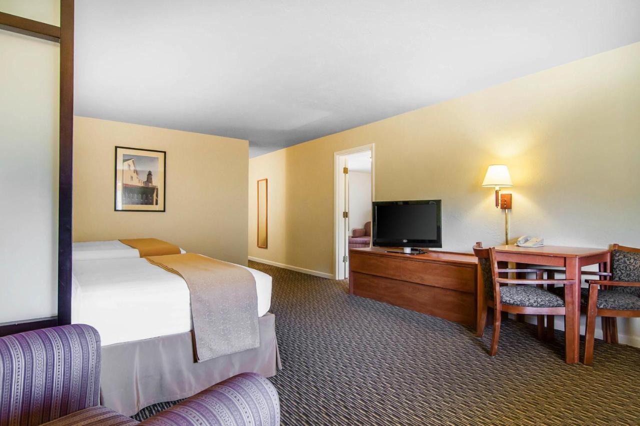 Queen Suite with Two Queen Beds - Non-Smoking at Quality Inn & Suites at Coos Bay