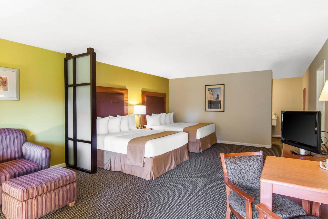 Queen Suite with Two Queen Beds - Non-Smoking at Quality Inn & Suites at Coos Bay