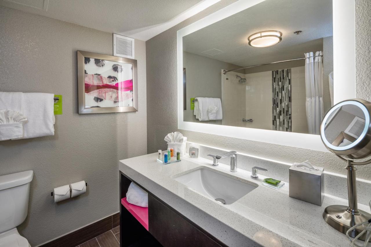 Premium King Room - Non-Smoking at Radisson Hotel Oakland Airport