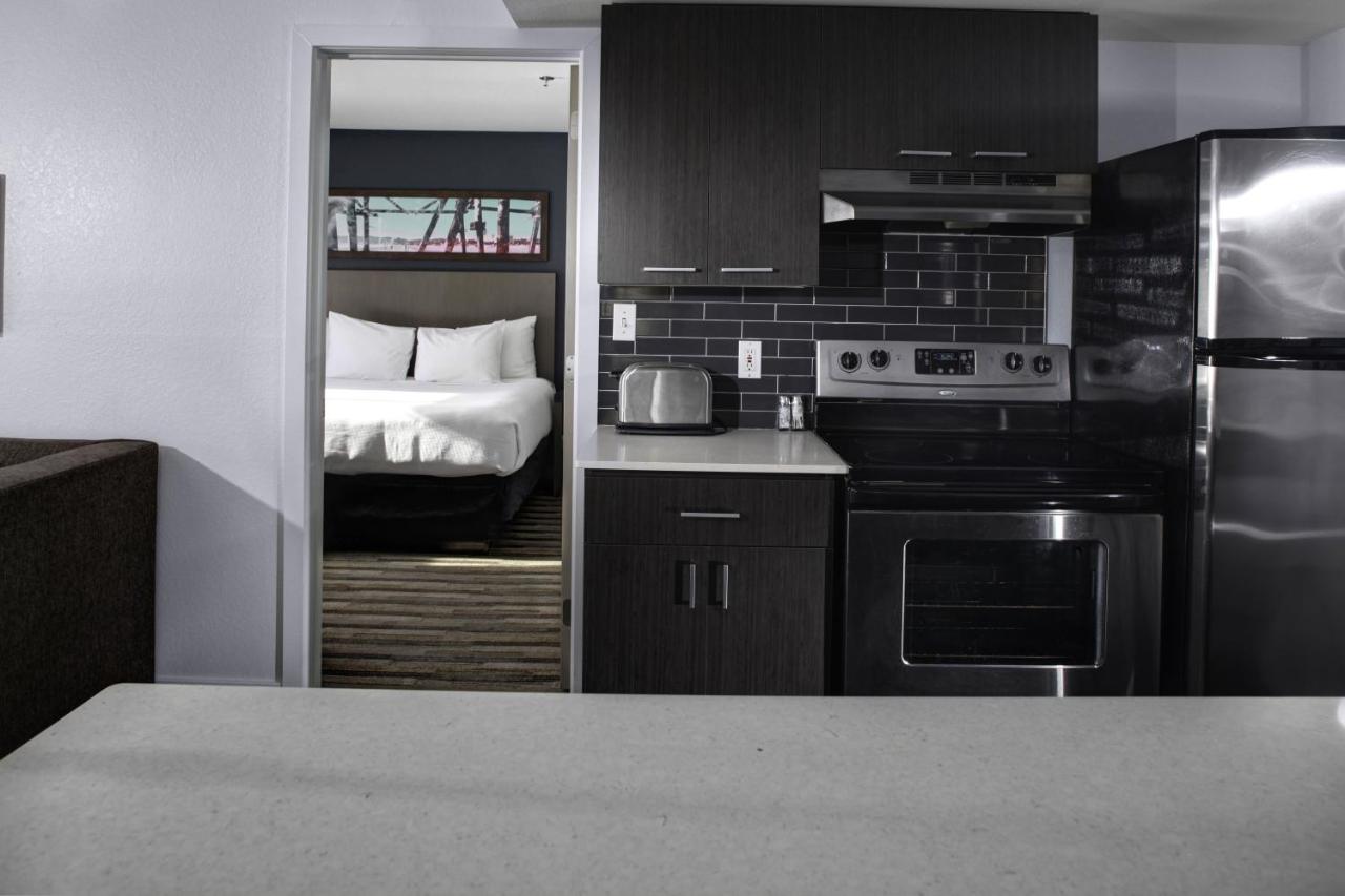 Two-Bedroom Suite at HYATT house Philadelphia/Plymouth Meeting