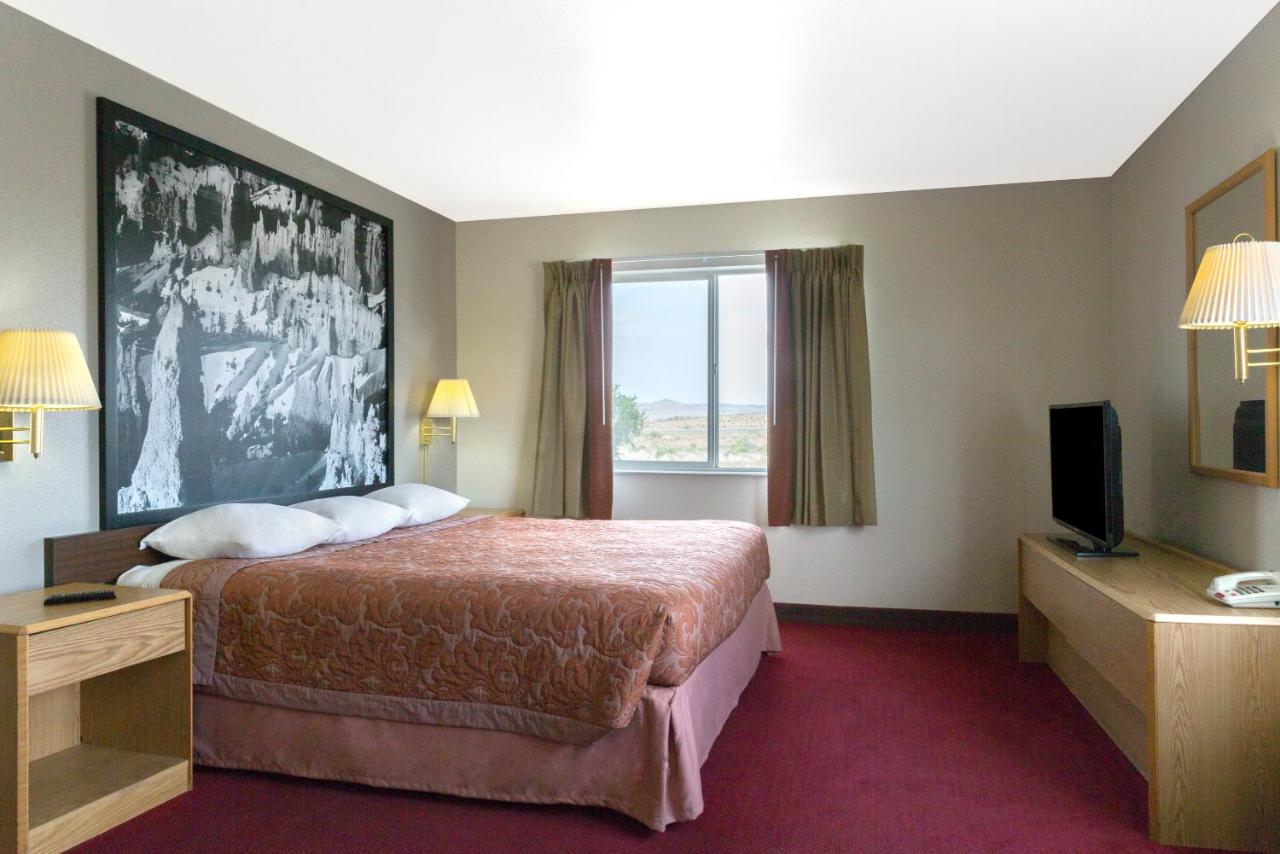 King Room - Non-Smoking at Super 8 by Wyndham Green River