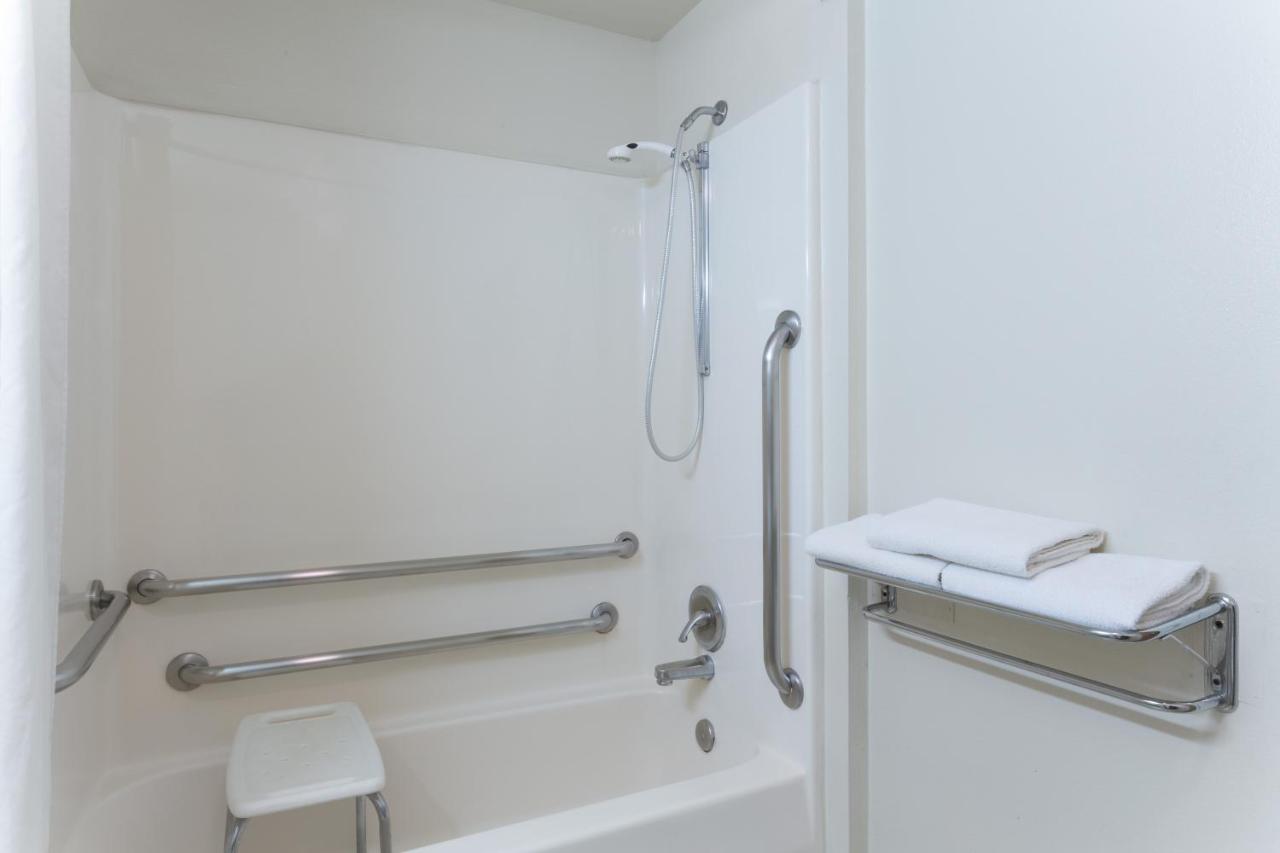 King Room - Disability Access/Non-Smoking at Super 8 by Wyndham Green River