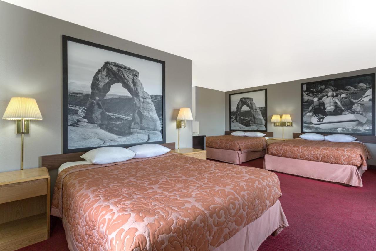 Queen Room with Three Queen Beds - Non-Smoking at Super 8 by Wyndham Green River
