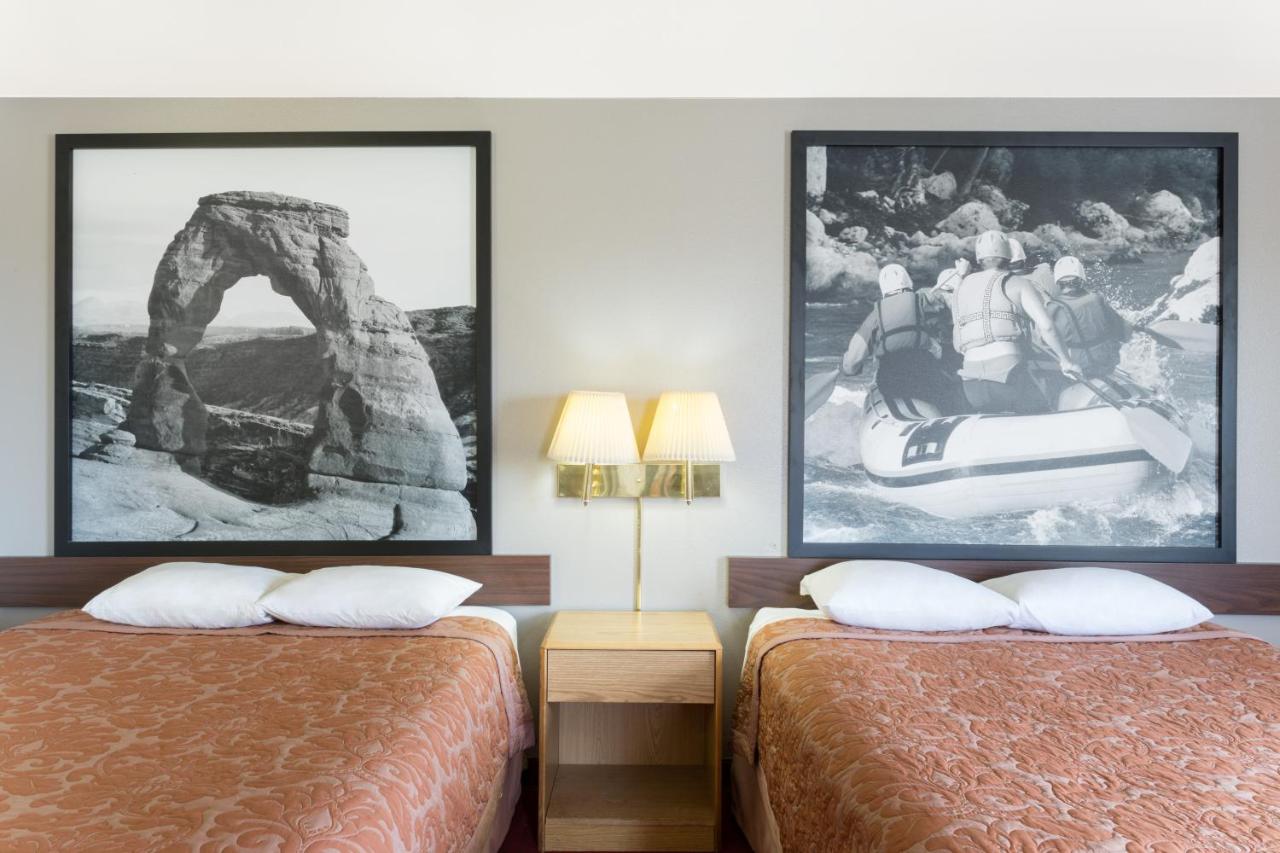 King Room - Mobility Access/Non-Smoking at Super 8 by Wyndham Green River