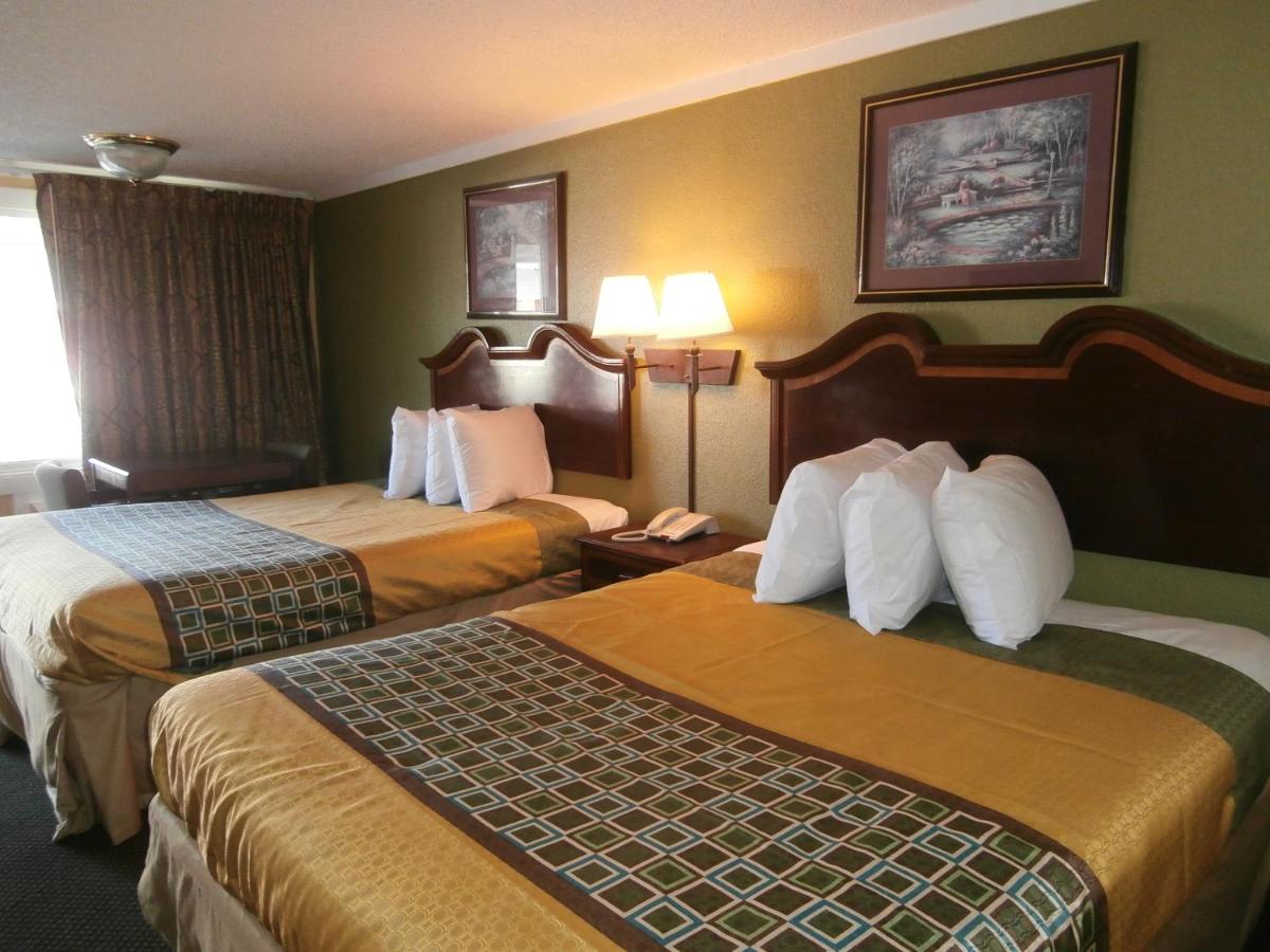 Queen Room with Two Queen Beds - Non-Smoking at Americas Best Value Inn Conyer