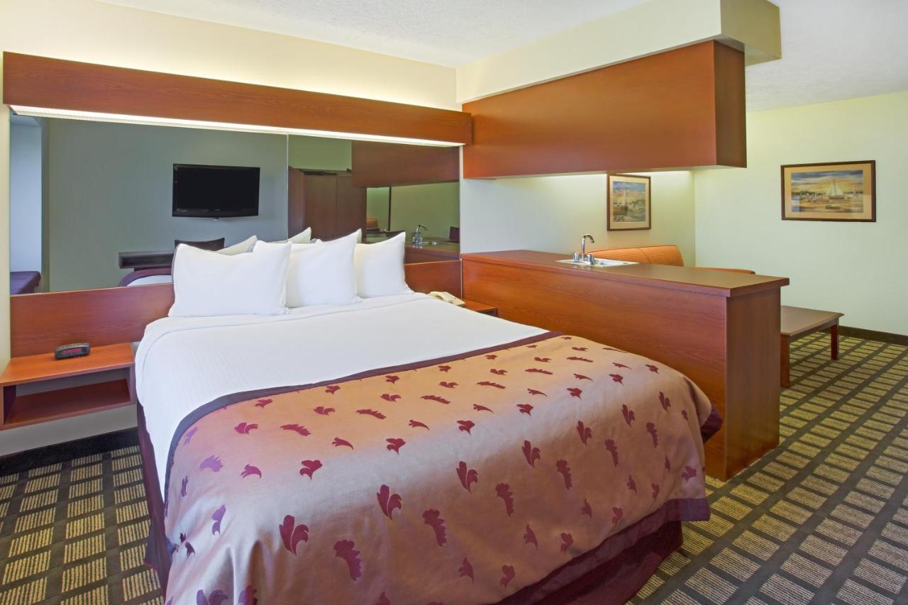 Queen Studio Suite - Non-Smoking at Microtel Inn & Suites by Wyndham Holland