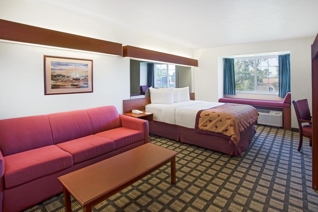 Queen Studio Suite - Non-Smoking at Microtel Inn & Suites by Wyndham Holland