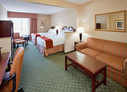 Queen Room - Non-Smoking at Holiday Inn Express Hotel & Suites Cape Girardeau I-55 by IHG