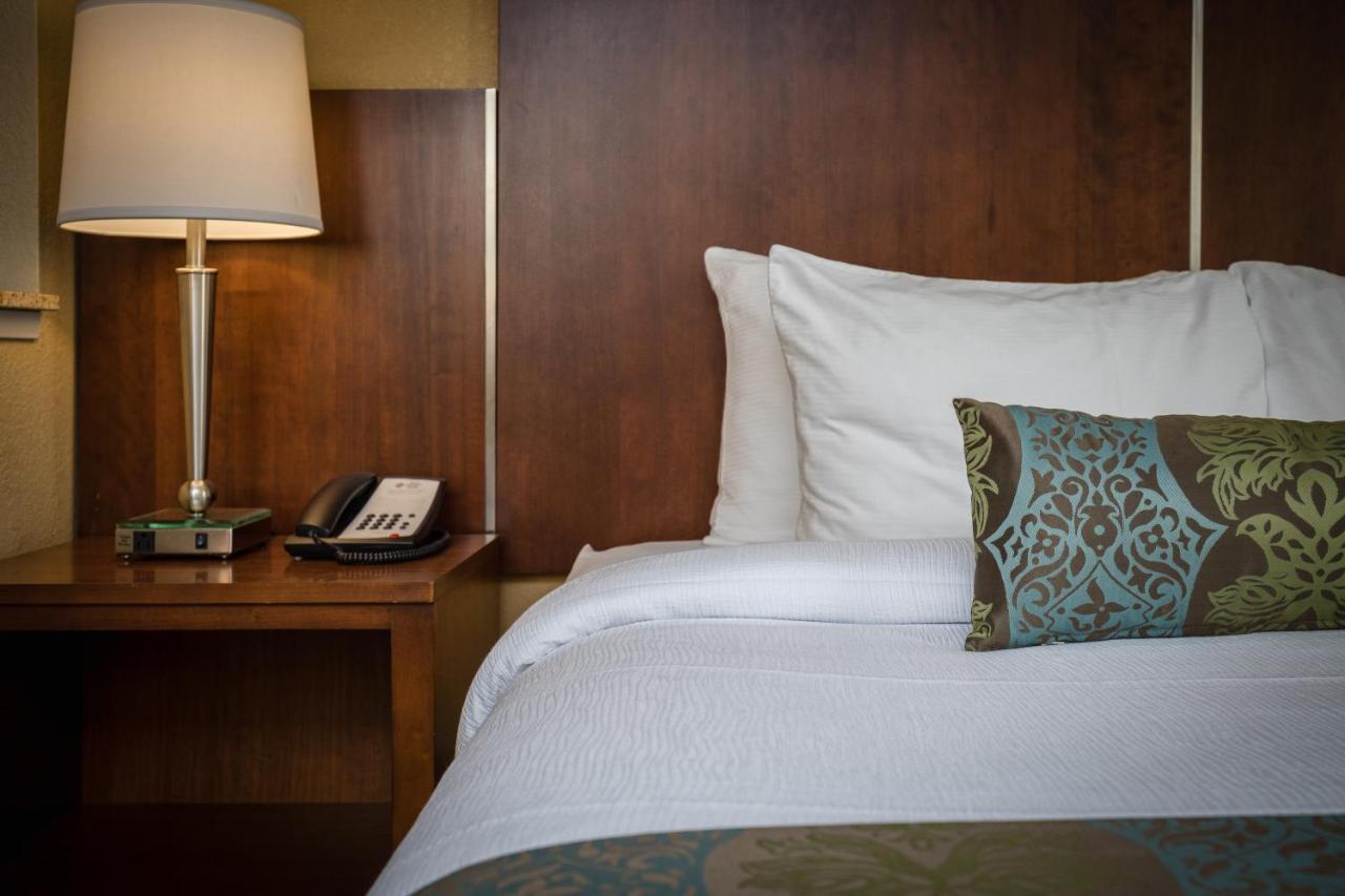 King Room - Disability Access at Best Western Plus Airport Inn & Suites