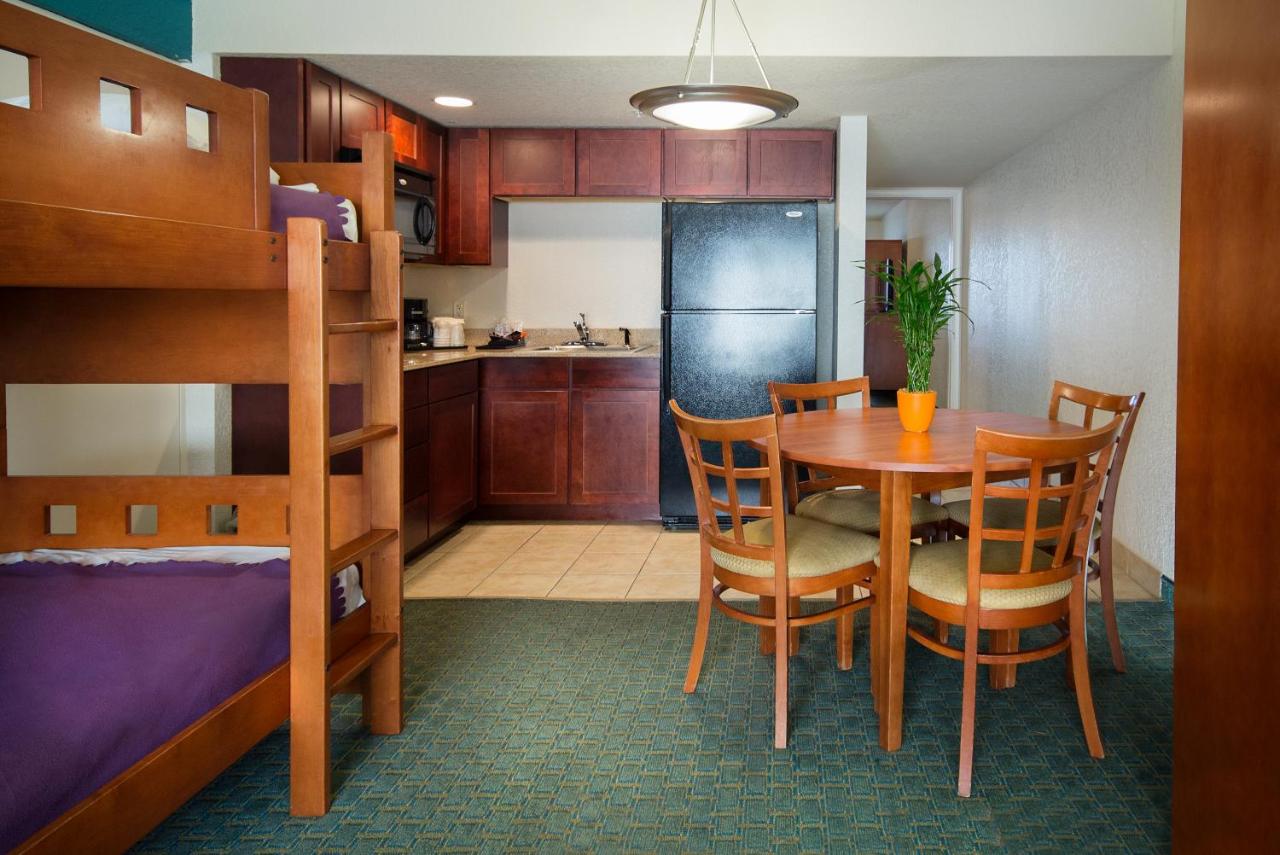 Standard Suite, 2 Queen Beds w/Bunk Beds, Waterpark View at Ramada by Wyndham Hotel & Water Park