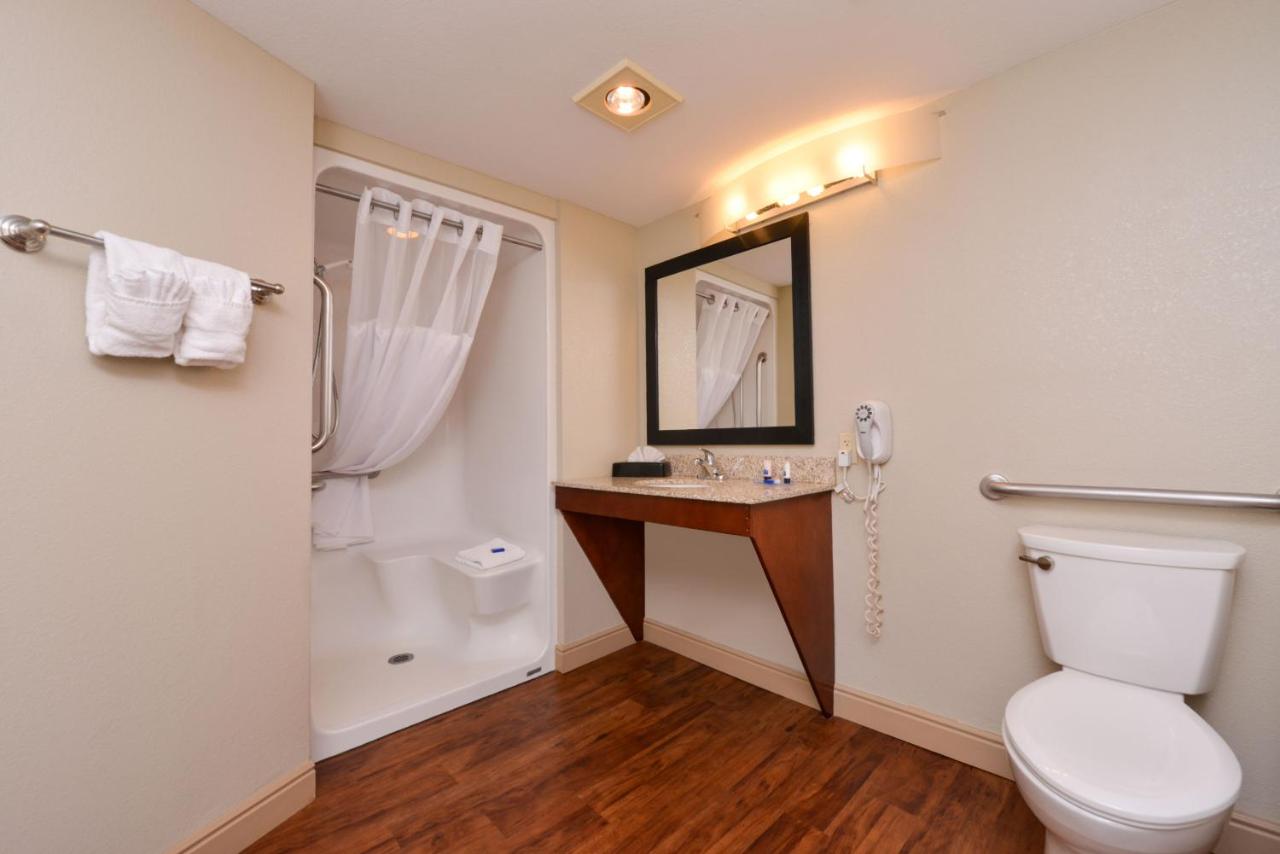 Deluxe King Room - Second Floor at Best Western Executive Inn & Suites