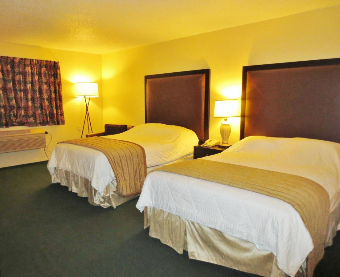 Double Room with Two Double Beds - Non-Smoking at Americas Inn