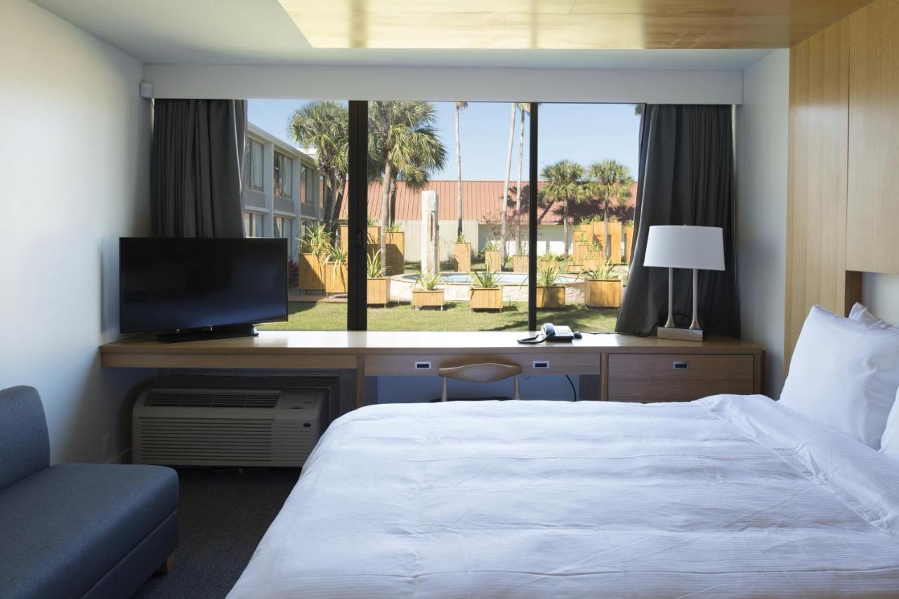 Queen Room with Garden View at West Wing Hotel, an Ascend Hotel Collection Member