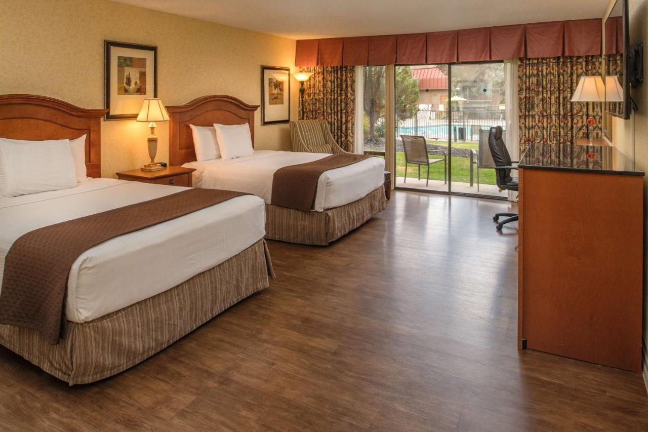 Queen Room with Two Queen Beds with Pool View at Red Lion Hotel Pasco Airport & Conference Center