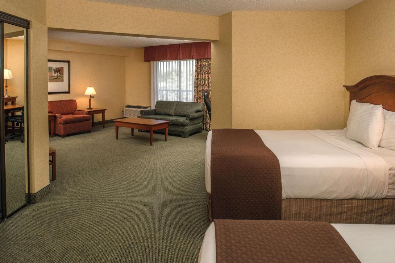 Junior Suite at Red Lion Hotel Pasco Airport & Conference Center