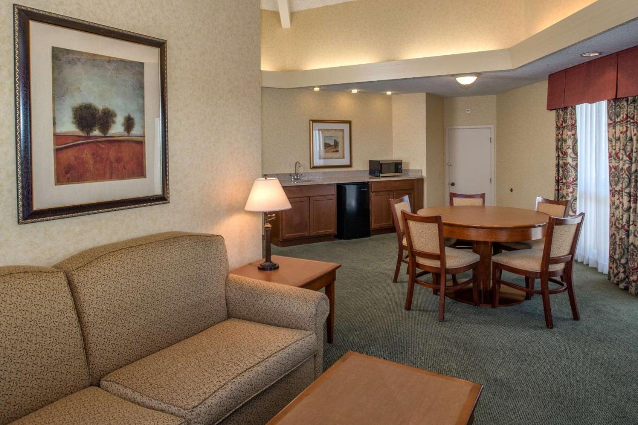 Presidential Suite at Red Lion Hotel Pasco Airport & Conference Center
