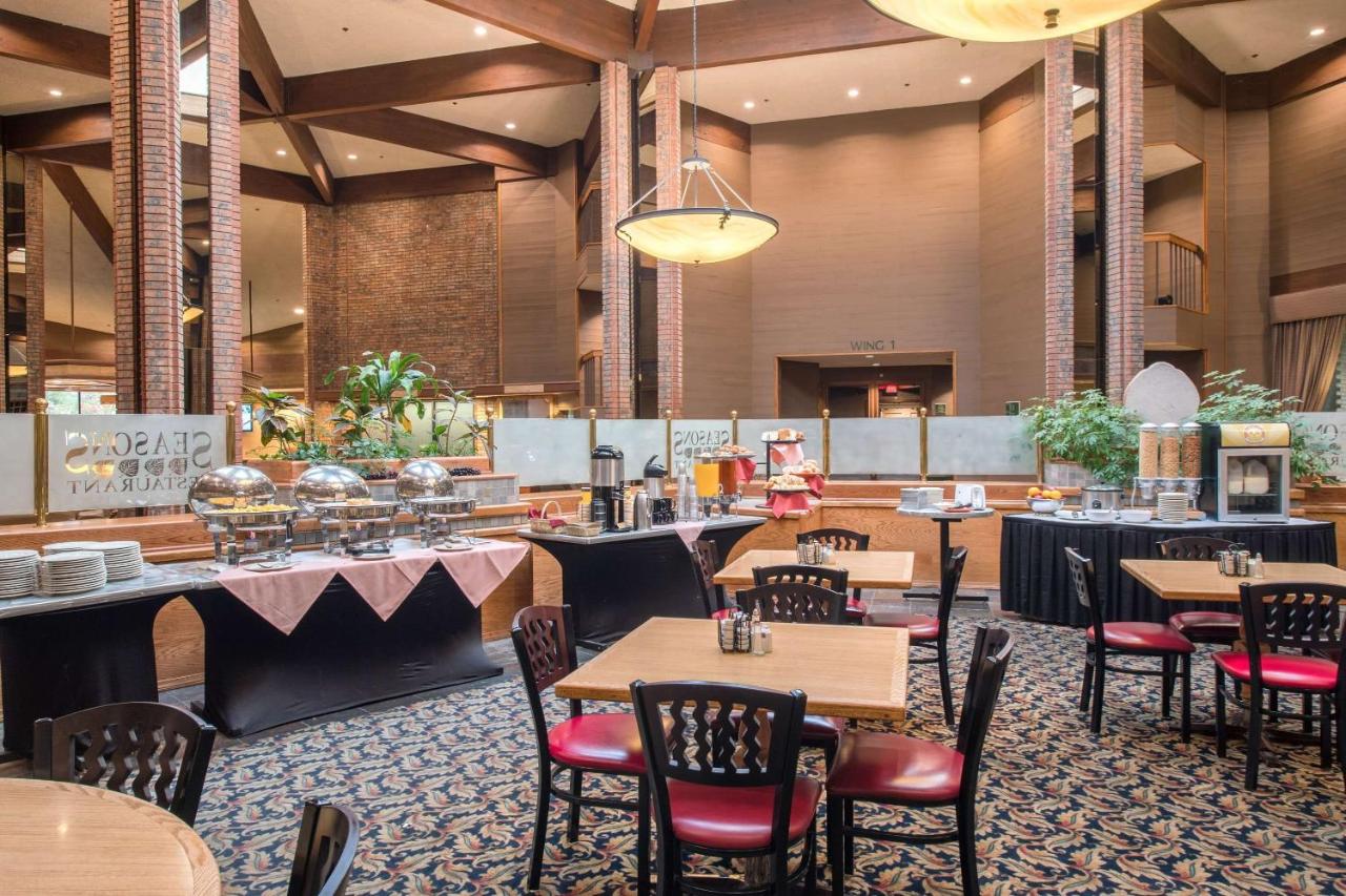 Economy Two Queen Room at Red Lion Hotel Pasco Airport & Conference Center