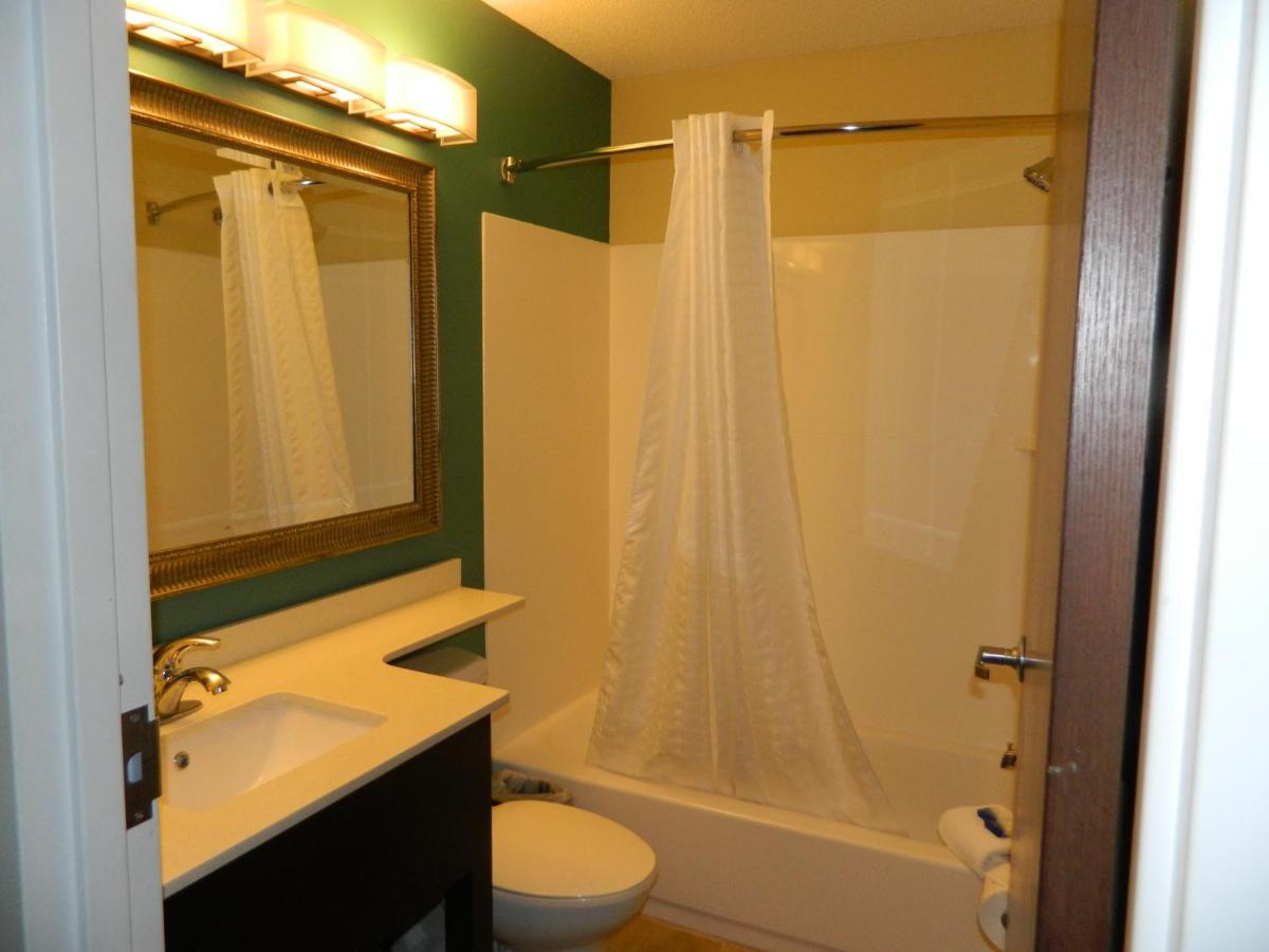 King Suite - Non-Smoking at Best Western Plus Harrisburg Mechanicsburg