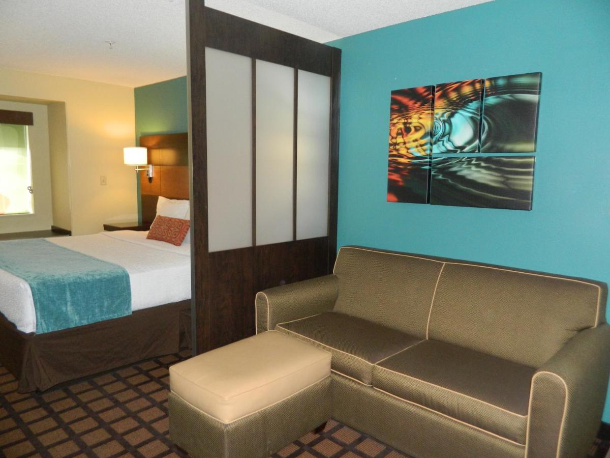 King Suite - Non-Smoking at Best Western Plus Harrisburg Mechanicsburg