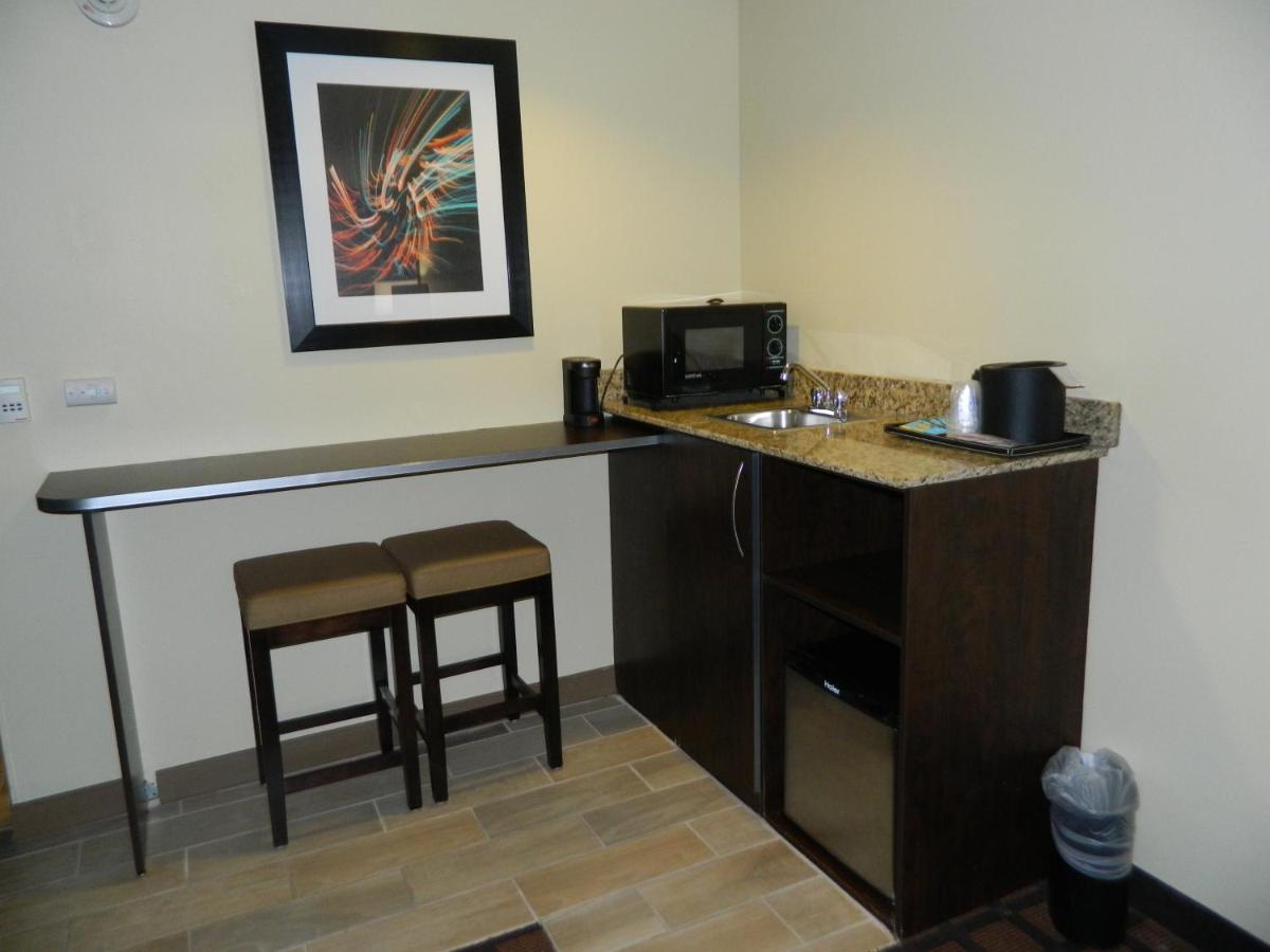King Suite - Non-Smoking at Best Western Plus Harrisburg Mechanicsburg