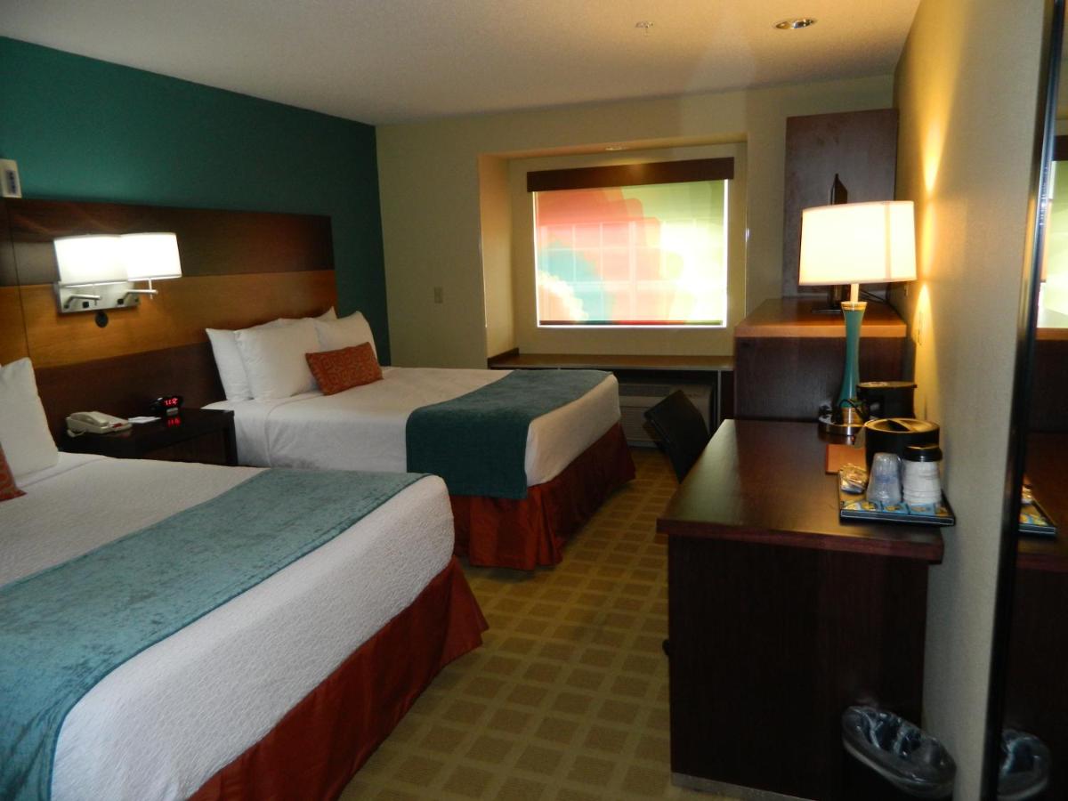Queen Room with Two Queen Beds and Roll-In Shower - Disability Access at Best Western Plus Harrisburg Mechanicsburg
