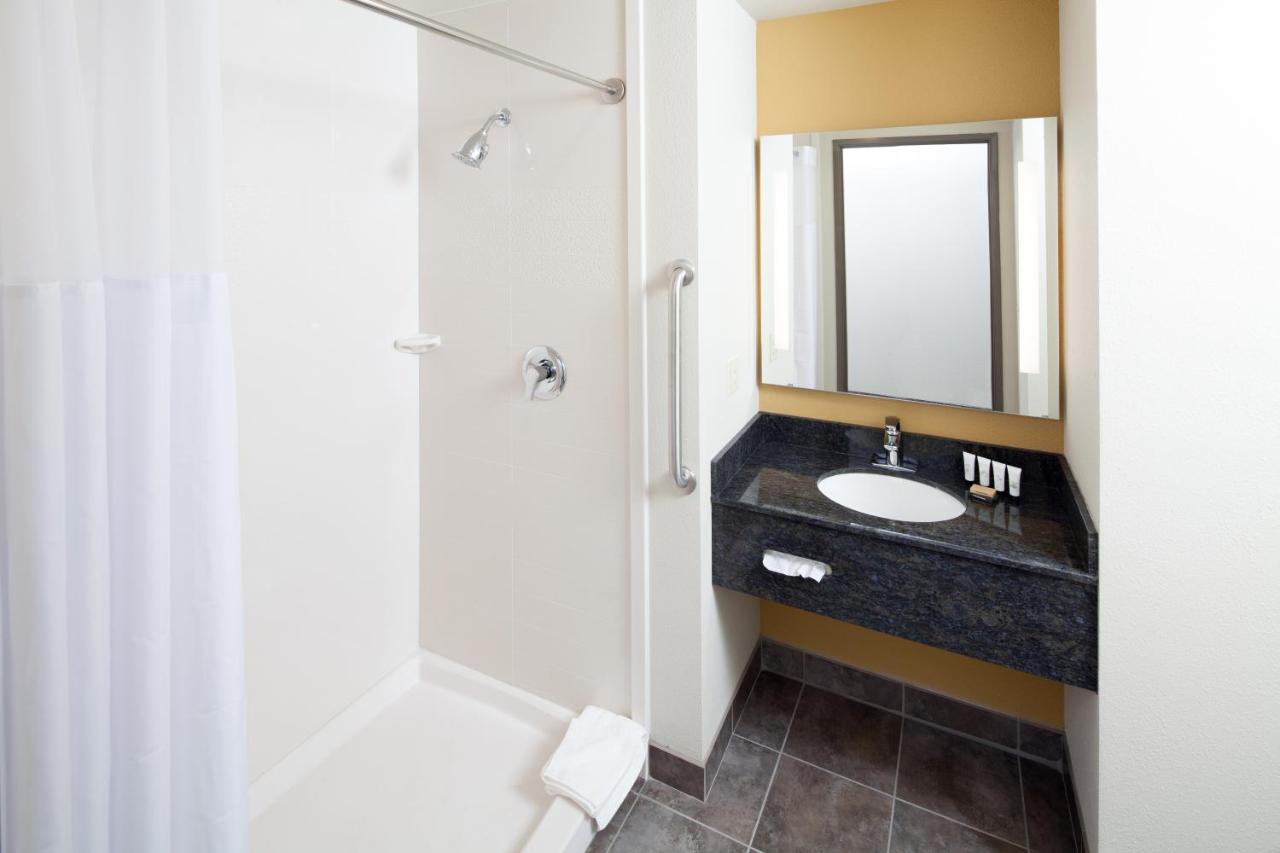 Queen Room - Disability Access at Red Lion Inn & Suites Polson