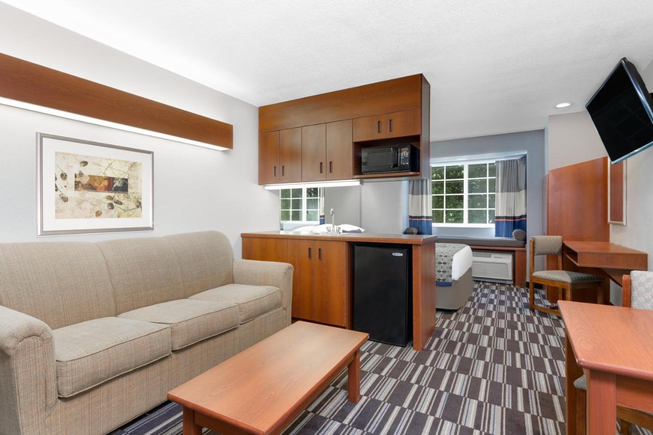 Queen Studio Suite - Non-Smoking at Microtel Inn & Suites by Wyndham Bremen