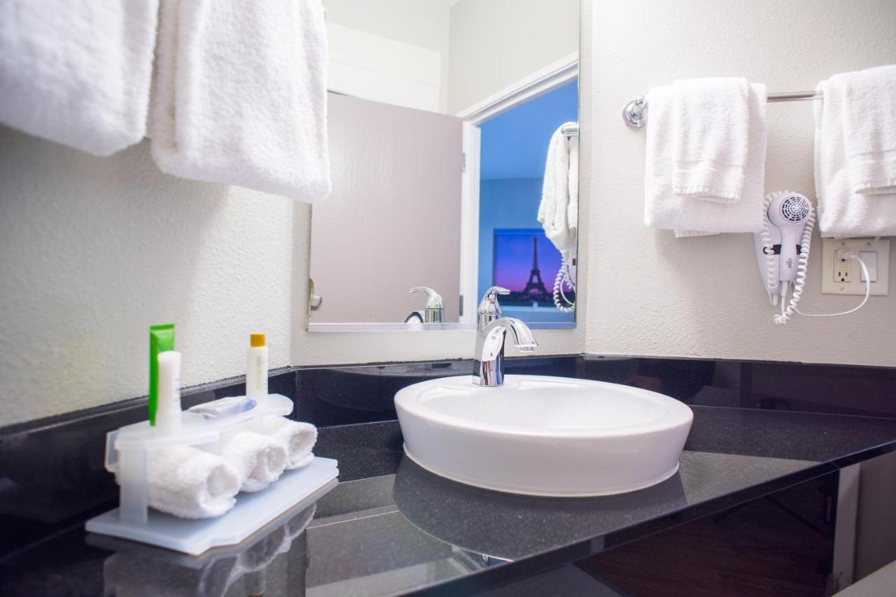 Standard King Room - Non Smoking at Studio Z, an Ascend Collection Hotel