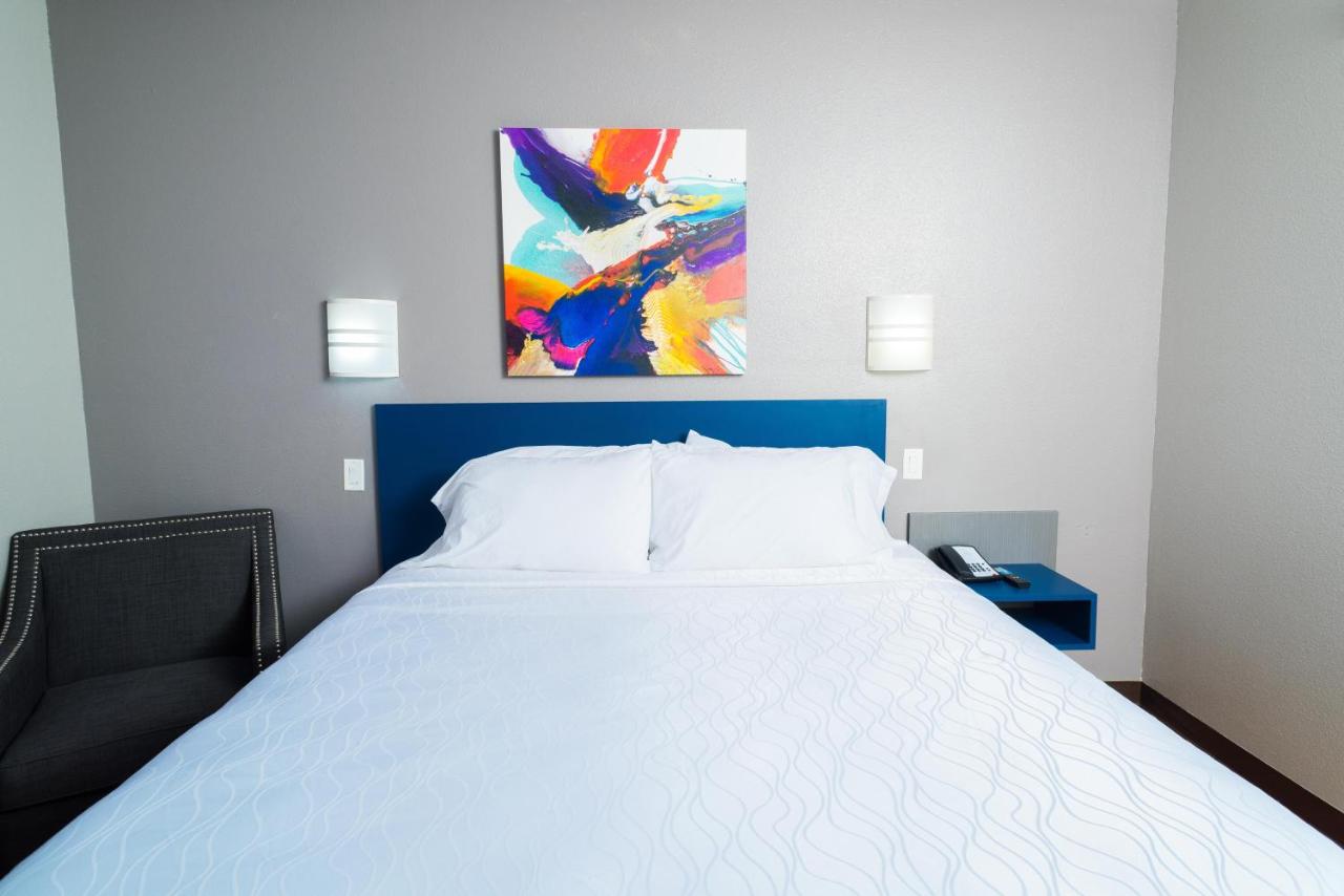 Standard King Room - Non Smoking at Studio Z, an Ascend Collection Hotel