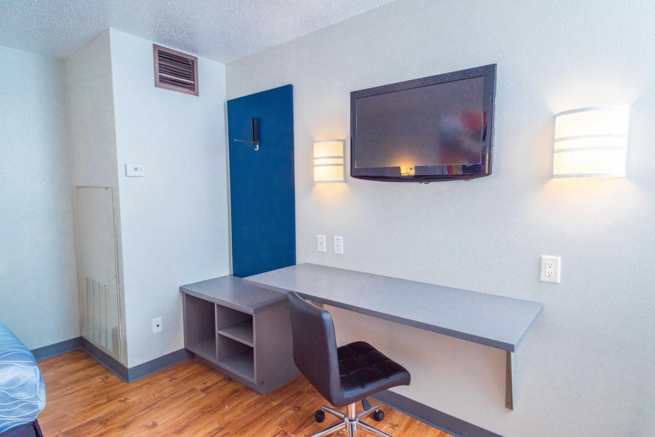 Standard King Room - Non Smoking at Studio Z, an Ascend Collection Hotel