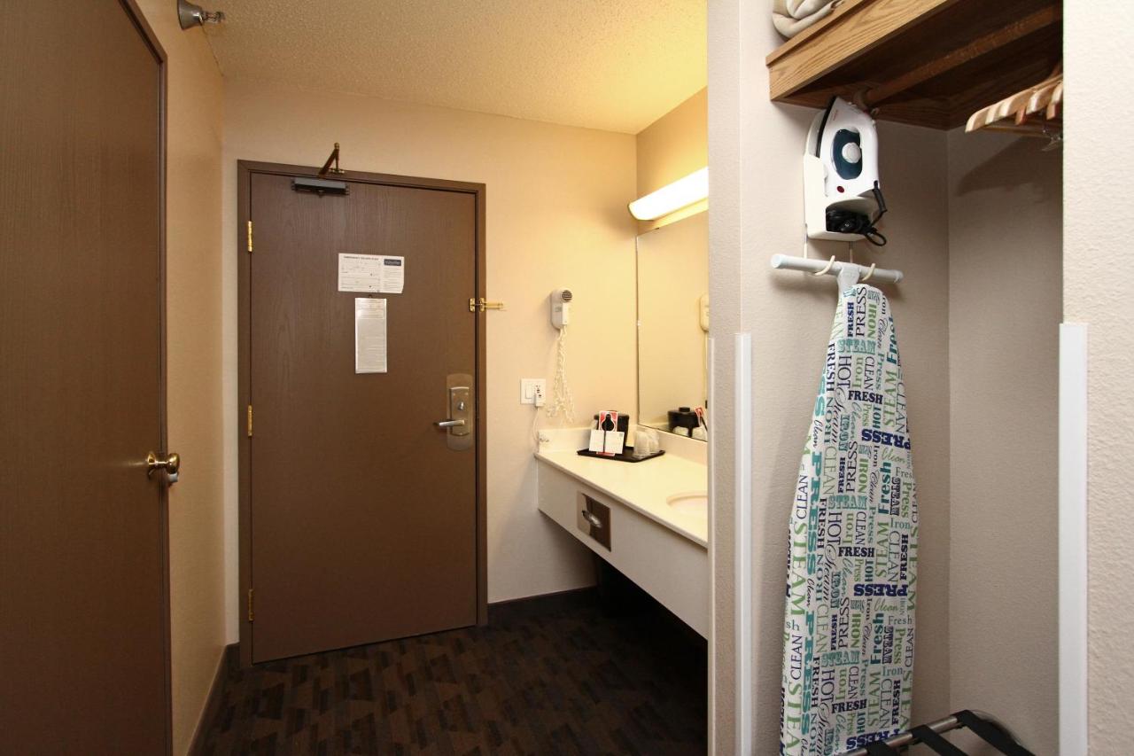 Double Queen Suite at New Victorian Suites
