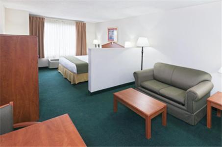 King Room - Disability Access/Non-Smoking at Holiday Inn Express & Suites Vinita by IHG