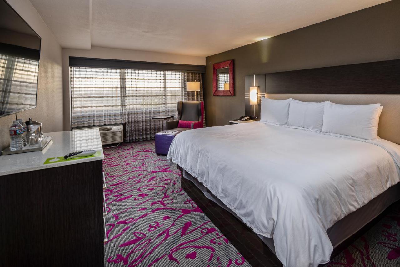 Premium King Room - Non-Smoking at Radisson Hotel Oakland Airport