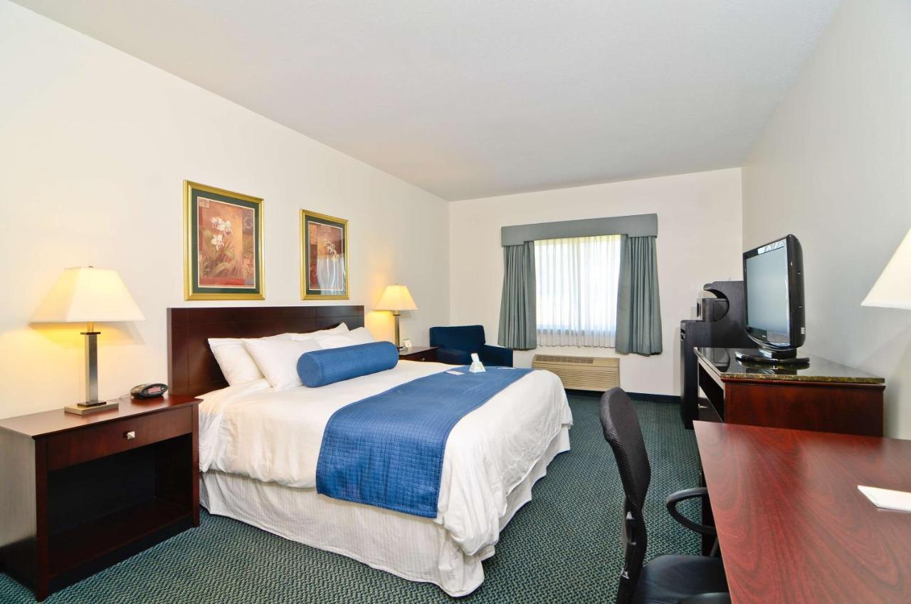 King Room with Spa Bath at Best Western Gas City
