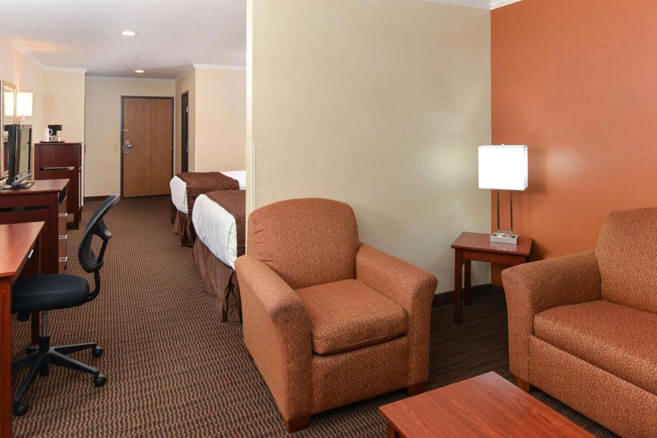 Queen Suite with Queen Beds - Non-Smoking at Best Western Plus Landmark Inn