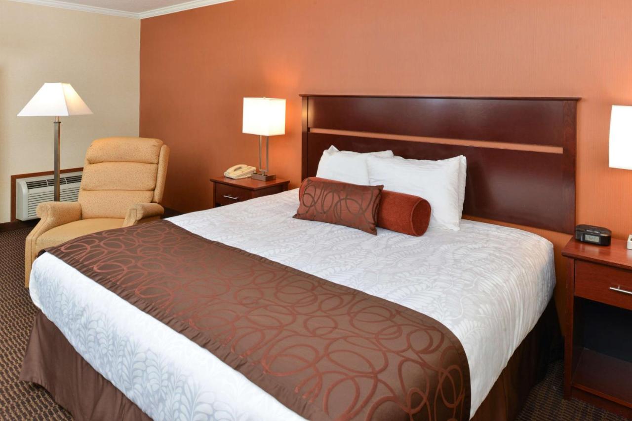 King Room with Balcony at Best Western Plus Landmark Inn