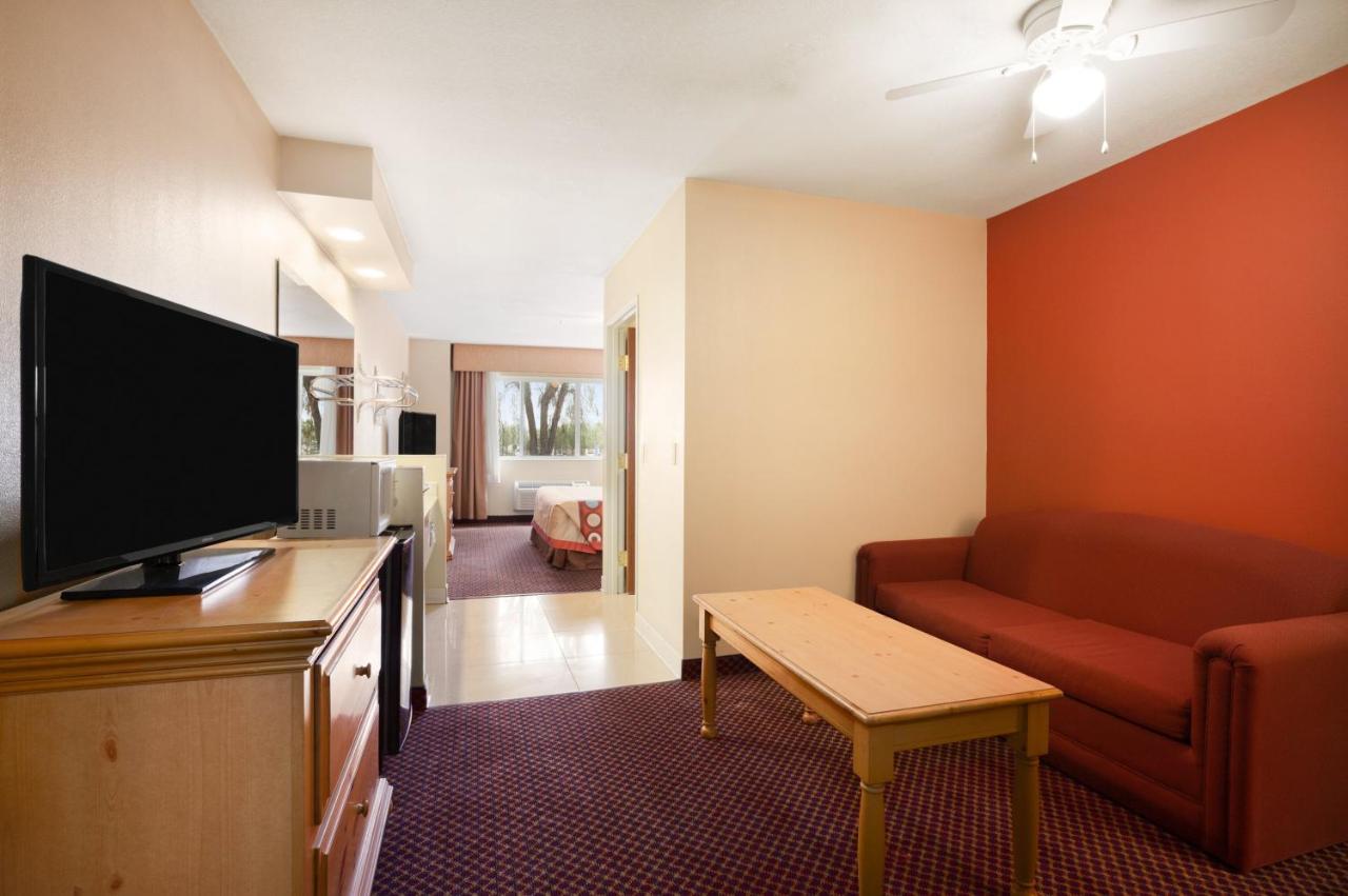 King Studio Suite - Non-Smoking at Super 8 by Wyndham Marana/Tucson Area