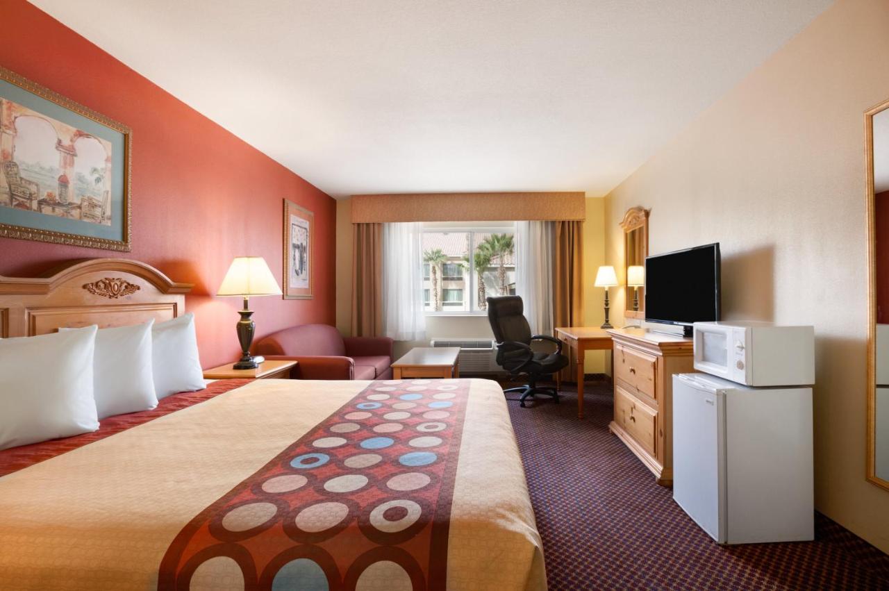 King Studio Suite - Non-Smoking at Super 8 by Wyndham Marana/Tucson Area