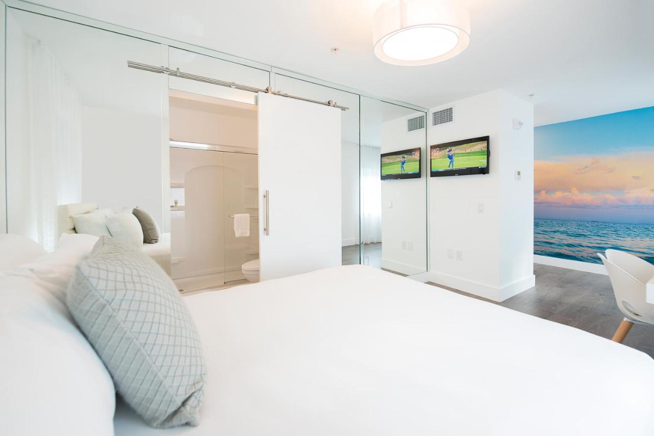 Deluxe King Room at President Hotel Villa