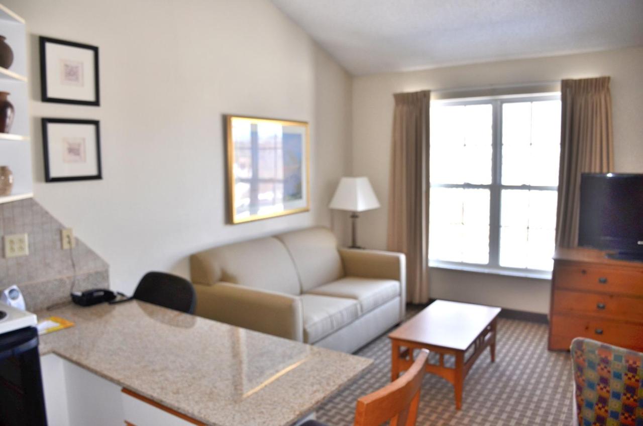Queen Suite with Two Queen Beds at Cresthill Suites Syracuse