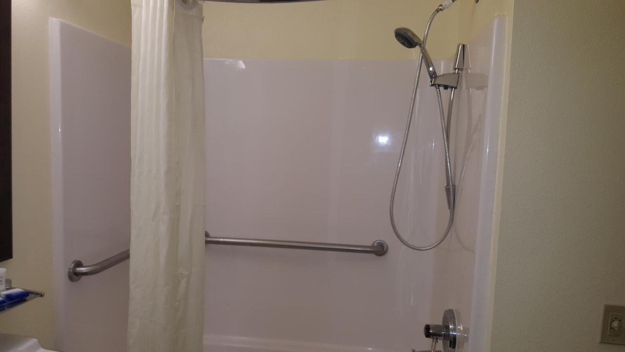 Queen Room - Disability Access/Bath Tub at Best Western Shippensburg Hotel
