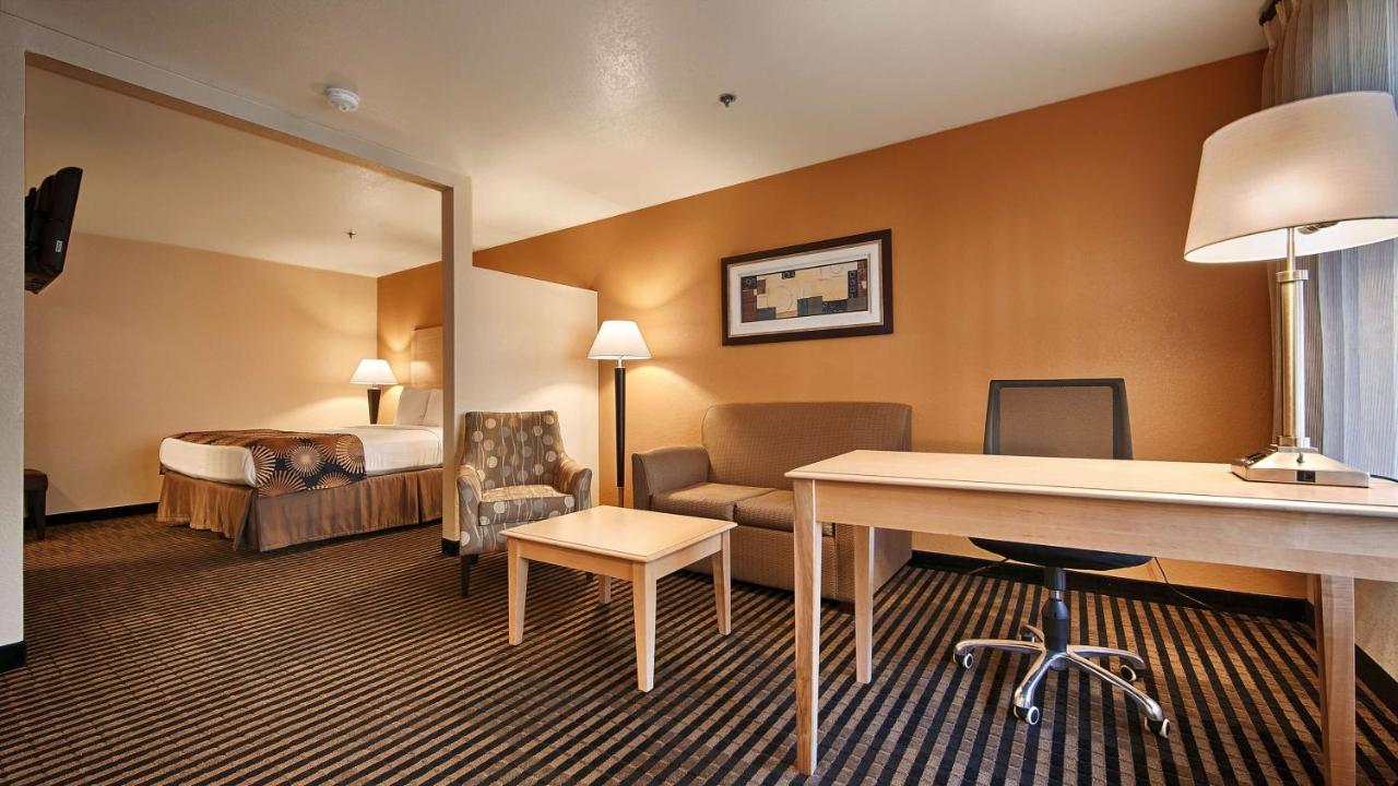 King Suite at Best Western Palm Court Inn